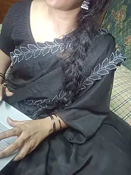 Shalini_telugu09's Webcam Show