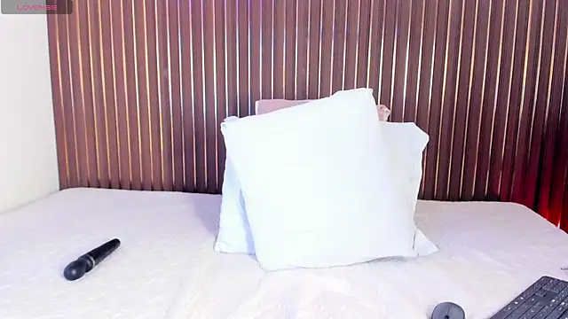 mia_pineda 现场XXX聊天