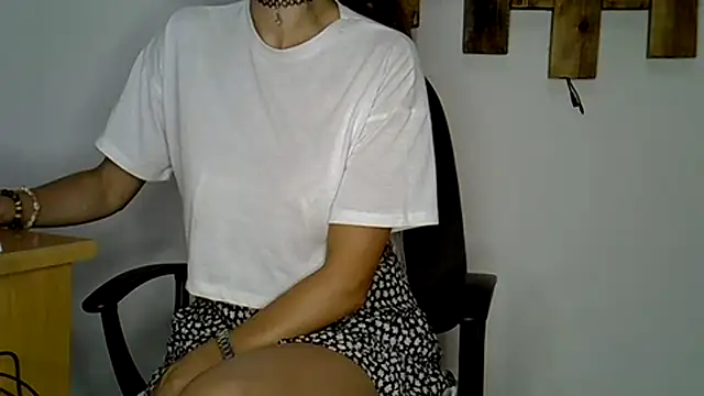 Julie_Tiff live XXX chat