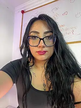 SeleneMore Live XXX-chat