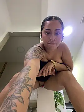 Chat XXX en directo de Nikki_Rousmel