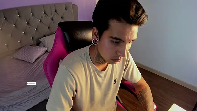 mario-leon Live XXX Chat