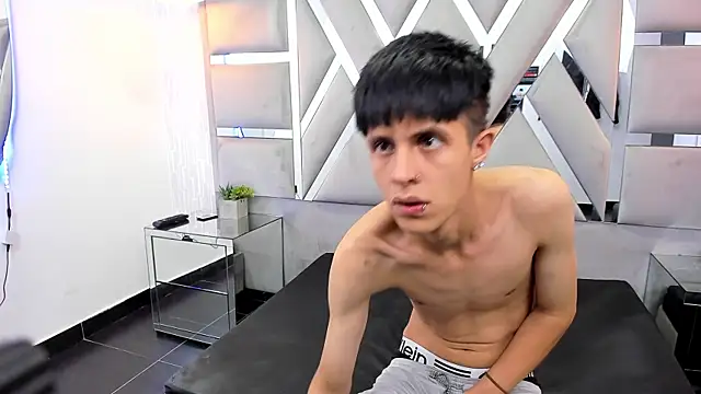 MikeHunteer élő XXX-chatje