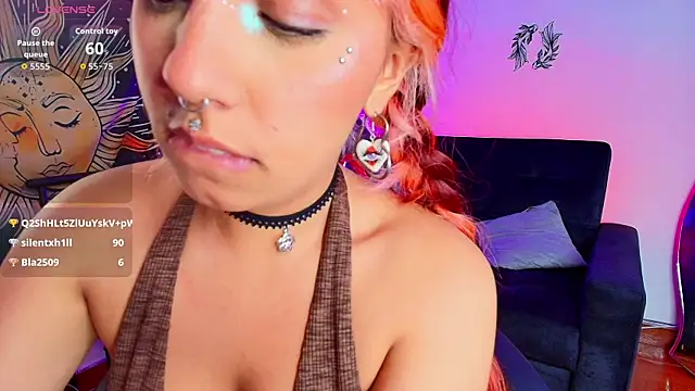 Cat__Moon__ Adlı Modelin Canlı XXX Sohbeti