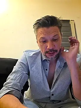 tomek84 live XXX chat