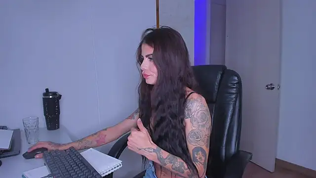 Chat XXX ao vivo de Lisegg_