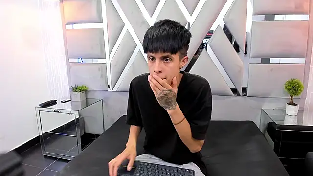 MikeHunteer Live XXX-chat