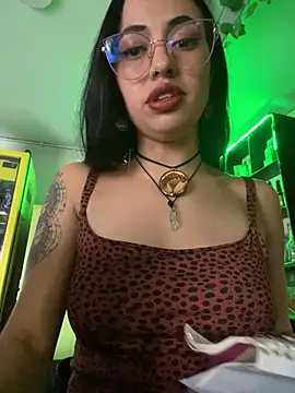 Chatroom XXX en direct de Chuchii05