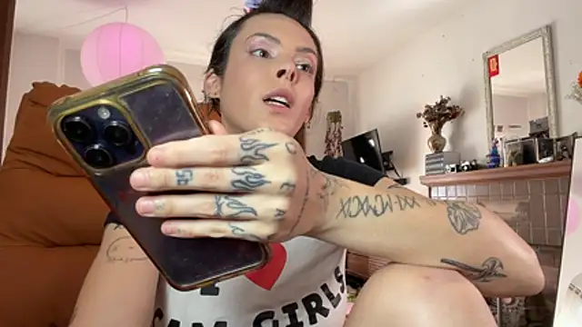 Chatroom XXX en direct de GennaJames