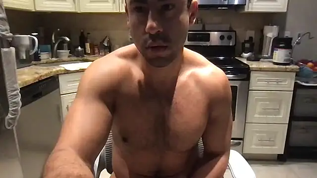 BigGuyMuscle élő XXX-chatje