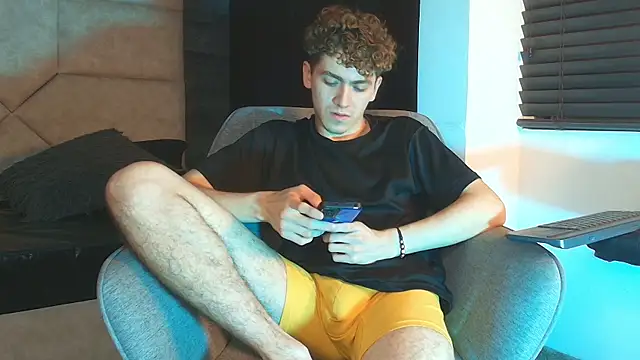 צ'אט XXX בשידור חי של Tyler_Mcrey