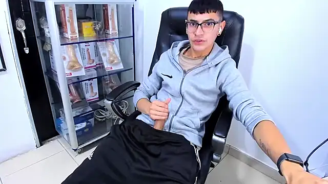 Alexx_bigcockk webcam show