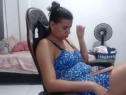 Adriana_0312 XXX чат на живо