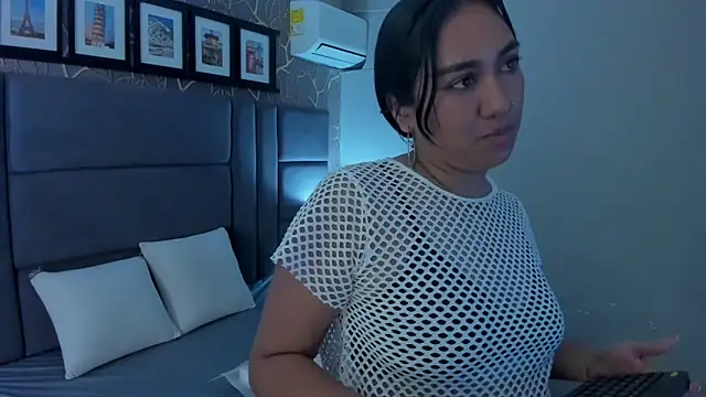 Clohe_blossom's Live XXX Chat
