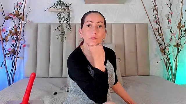 Chat +18 de ivone_adams ao vivo