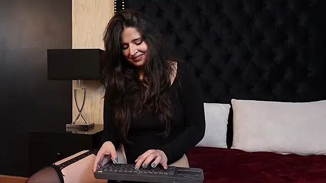 Tami_Ramirez_ Adlı Modelin Canlı XXX Sohbeti
