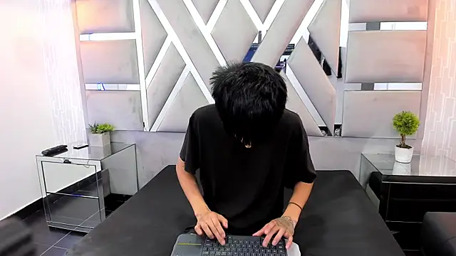 MikeHunteer's Live XXX Chat