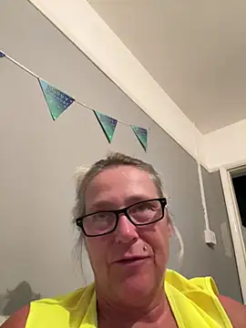 Blondnboujee53's Webcam Show