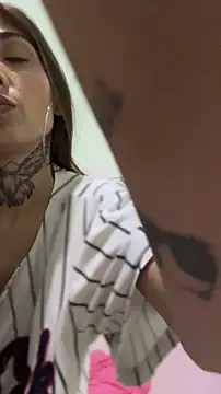 Chat +18 de Unanena ao vivo