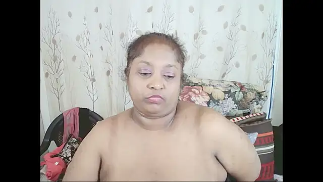 Chat +18 de Indiantasha ao vivo