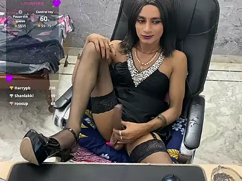 LuvLayla live XXX chat