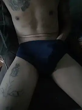 Ladyboy69X@xhのライブXXXチャット
