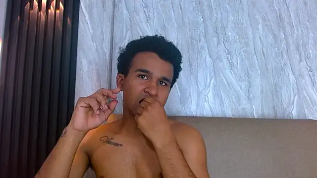 Brandon_Mark_ Live XXX-chat