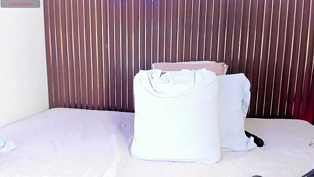 mia_pinedaのライブXXXチャット