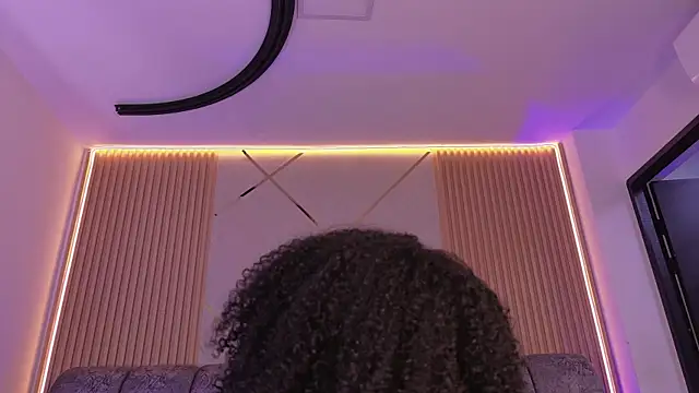 Chat +18 de naia_blessed ao vivo