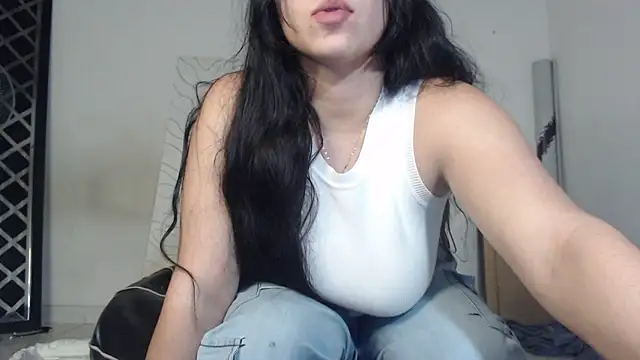 emiantonella_ Show in webcam