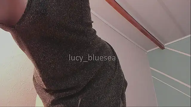 Lucy-Bluesea's Live XXX Chat