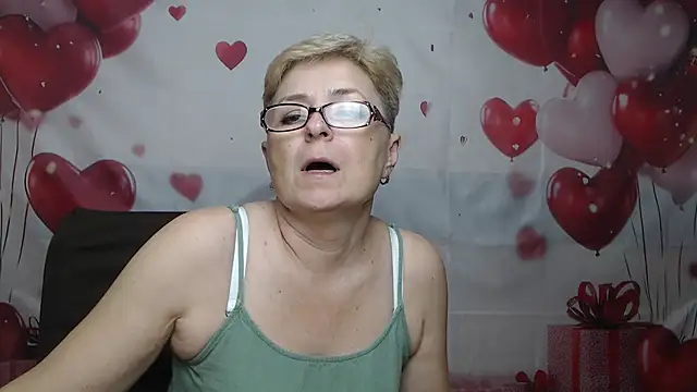EmiliaGree's Live XXX Chat