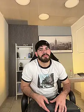 Онлайн чат XXX DomBoy_