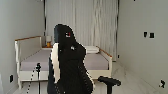 Chatroom XXX en direct de upssnowy