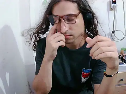 Show modela LaCuerva19 na web-kameri