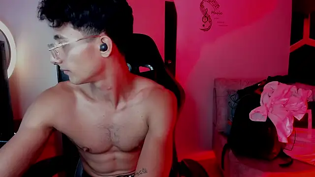 MaxiimoRomano_ Adlı Modelin Canlı XXX Sohbeti