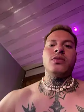 LuciusV webcam show