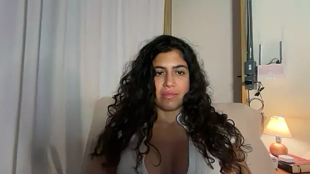 צ'אט XXX בשידור חי של deusaludovica