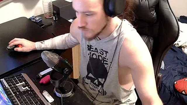 LilWhyteBoiGamer élő XXX-chatje