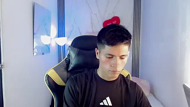 Chat +18 de Ascii_one ao vivo