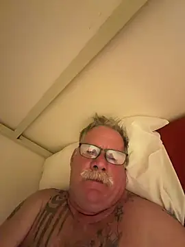Chatroom XXX en direct de Caesar_Baxter