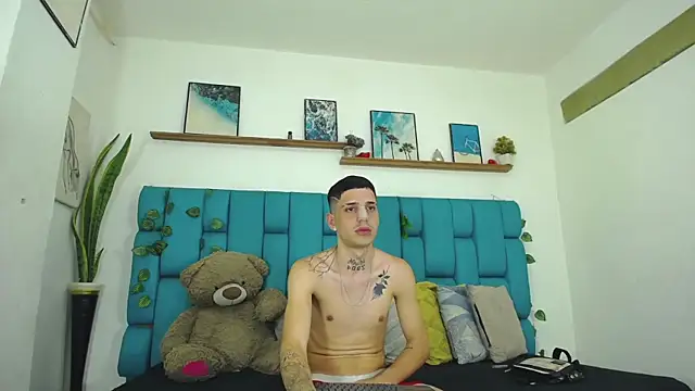 MaxHornyLatin Live XXX-chat