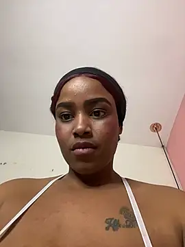 Ayla_Noir élő XXX-chatje