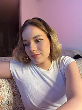 دردشة NicoleCut الجنسية المباشرة