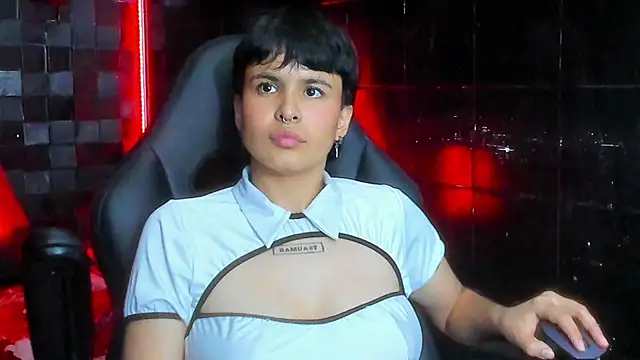 VioletFaith Adlı Modelin Canlı XXX Sohbeti