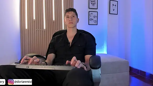 צ'אט XXX בשידור חי של Dorianmistery2322_