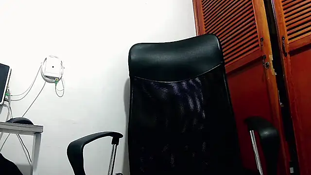 TouchDaddy4 XXX чат на живо
