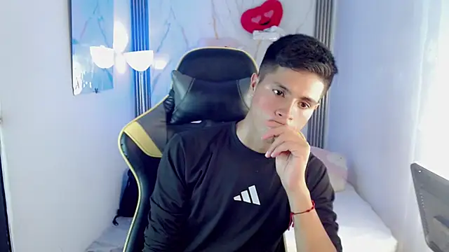 Chat +18 de Ascii_one ao vivo