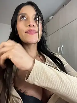 Emmily_19 Live XXX-Chat