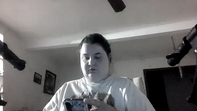LittleBunny3 élő XXX-chatje